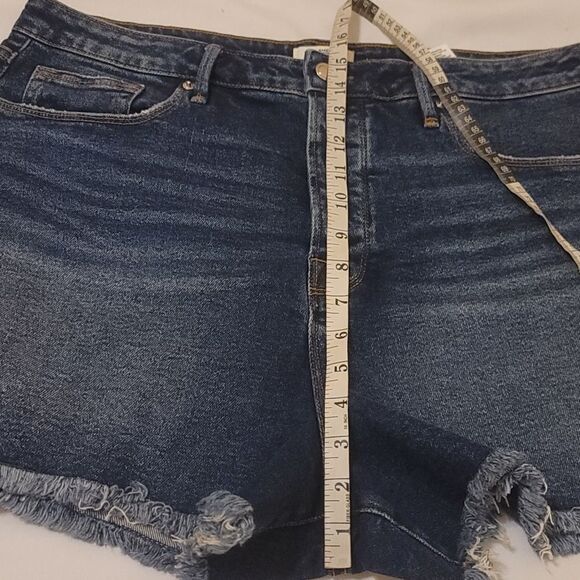 Good American distressed denim shorts size 18 - Picture 4 of 9